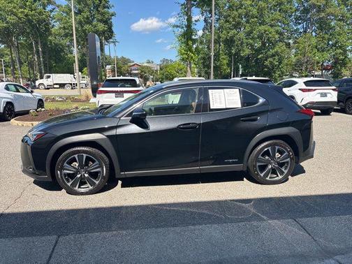 Caviar 2021 Lexus UX 250h Base