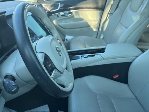 2019 Volvo XC90 T5 Momentum