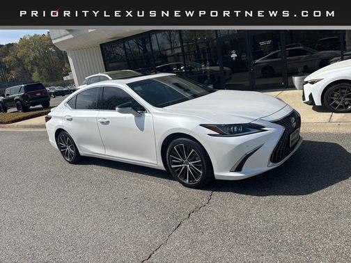 2025 Lexus ES 300h Base