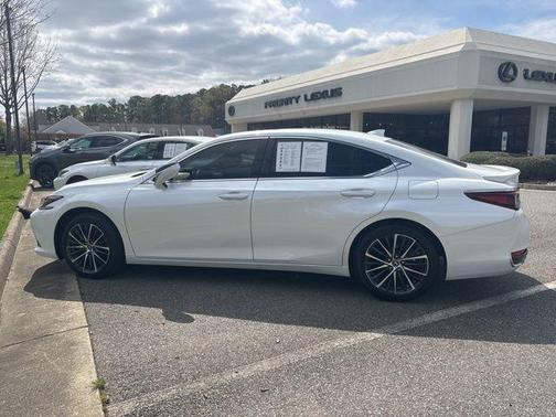 2025 Lexus ES 300h Base