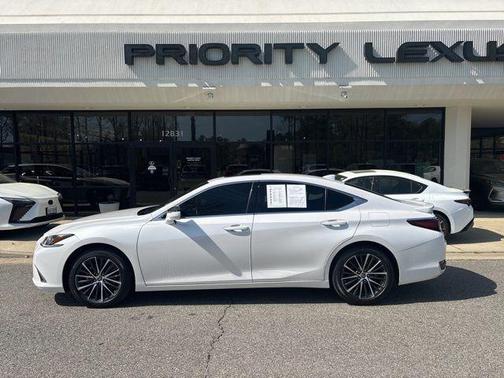 Eminent White Pearl 2025 Lexus ES 300h Premium