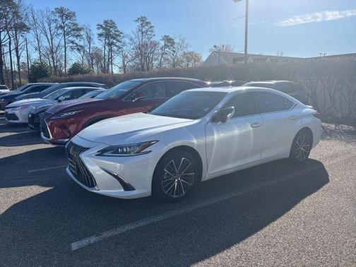 Eminent White Pearl 2025 Lexus ES 300h Base