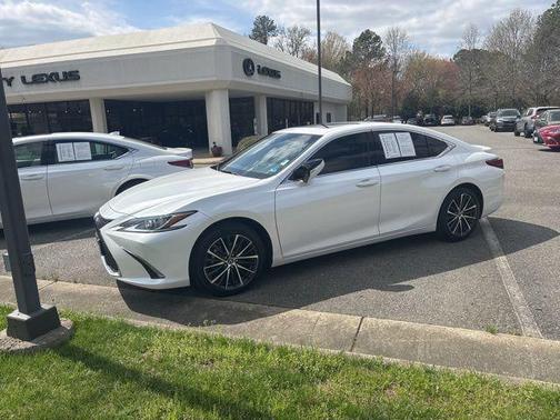 2025 Lexus ES 300h Base