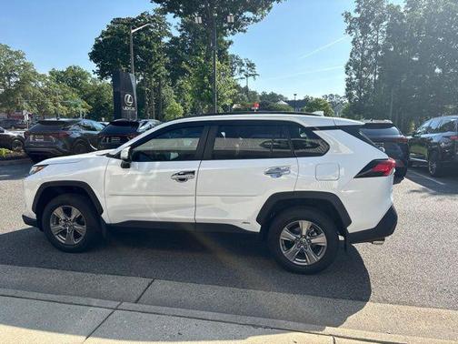 Ice 2025 Toyota RAV4 Hybrid XLE