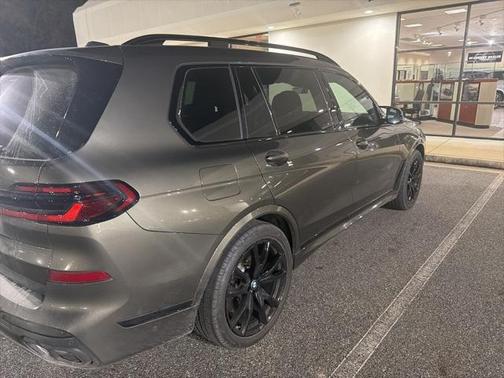 2025 BMW X7 M60i