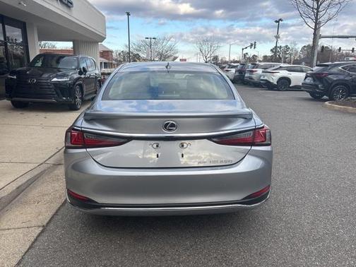 2023 Lexus ES 250 Base