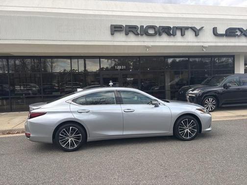 2023 Lexus ES 250 Base