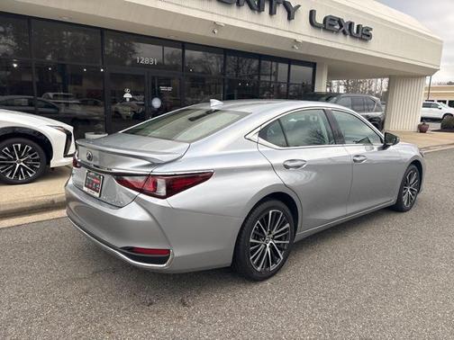 2023 Lexus ES 250 Base