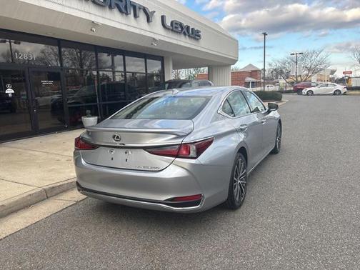 2023 Lexus ES 250 Base