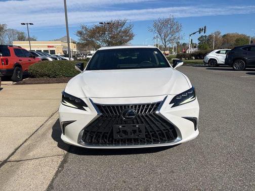 Eminent White Pearl 2024 Lexus ES 300h Ultra Luxury