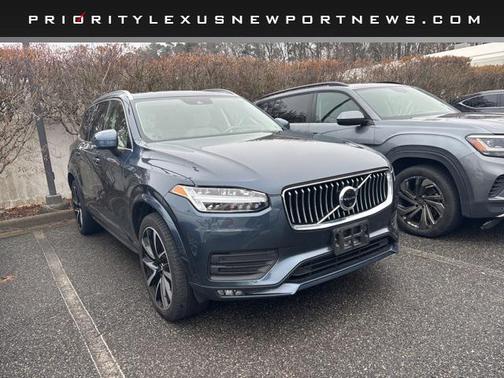 2022 Volvo XC90 T6 Momentum