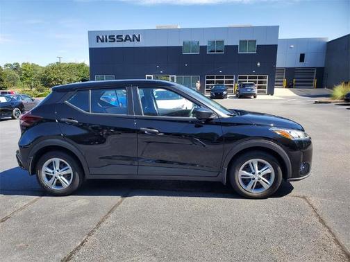 2022 Nissan Kicks S