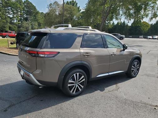 2024 Nissan Pathfinder Platinum