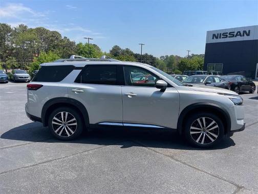 2024 Nissan Pathfinder Platinum