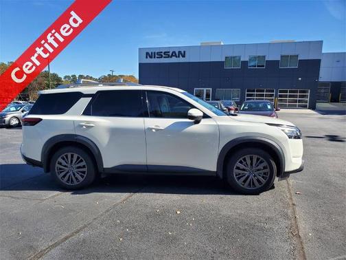 2022 Nissan Pathfinder SL