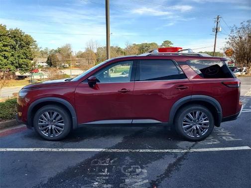 2023 Nissan Pathfinder SL