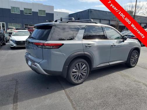 2022 Nissan Pathfinder SL