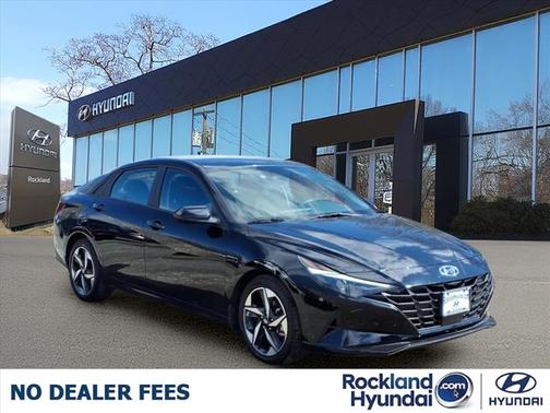 Black 2023 Hyundai ELANTRA SEL