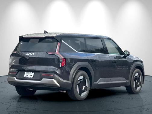 2026 Kia EV9 Light Long Range
