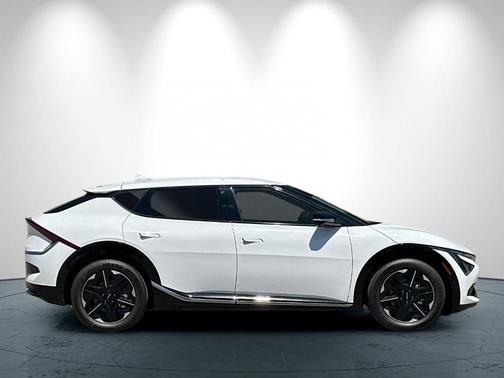 2025 Kia EV6 Wind