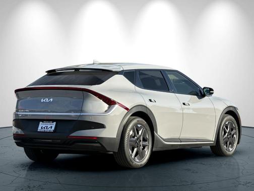 2025 Kia EV6 Light Long Range