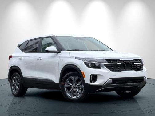 Snow White Pearl 2026 Kia Seltos LX