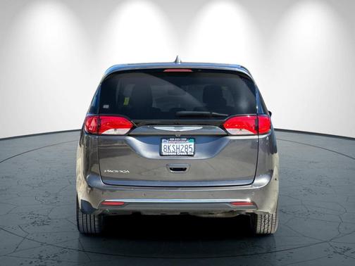 Granite Crystal Clearcoat Metallic 2019 Chrysler Pacifica Touring Plus