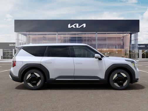 Glacial White Pearl 2026 Kia EV9 Light Long Range