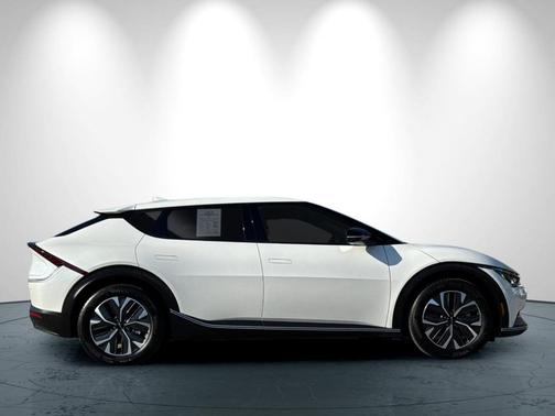 2024 Kia EV6 Light