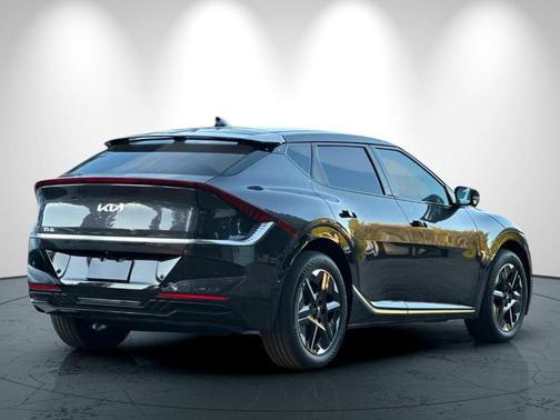 2025 Kia EV6 Wind