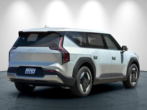 Ivory Silver 2026 Kia EV9 Light Short Range