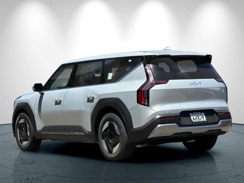 Ivory Silver 2026 Kia EV9 Light Short Range