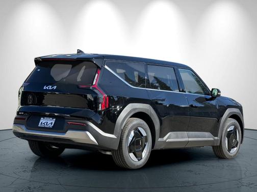 2026 Kia EV9 Light Long Range