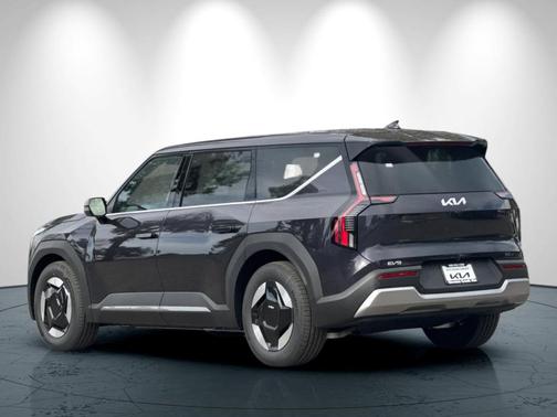 2026 Kia EV9 Light Long Range