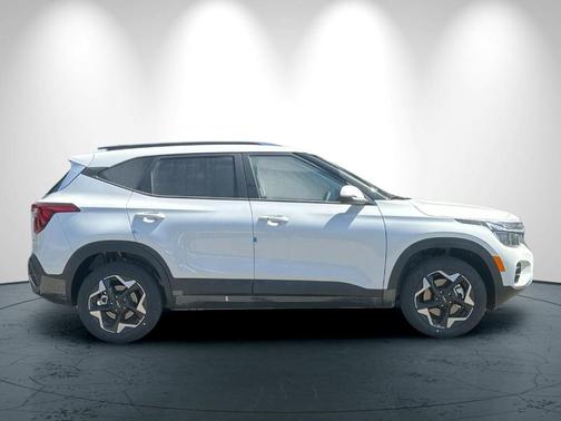 Snow White Pearl 2026 Kia Seltos S