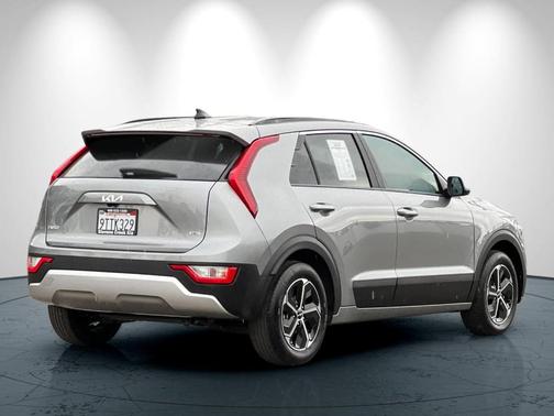 2025 Kia Niro LX