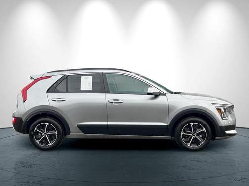 2025 Kia Niro LX