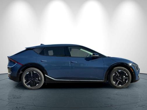 2025 Kia EV6 Wind