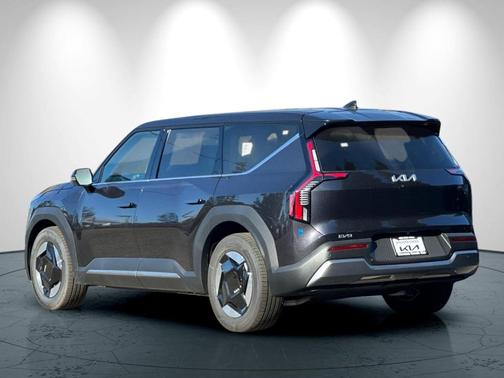 2026 Kia EV9 Light Short Range