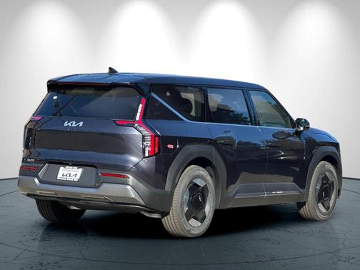 2026 Kia EV9 Light Short Range