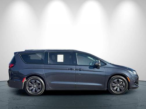 Crystal Metallic 2020 Chrysler Pacifica Hybrid Limited