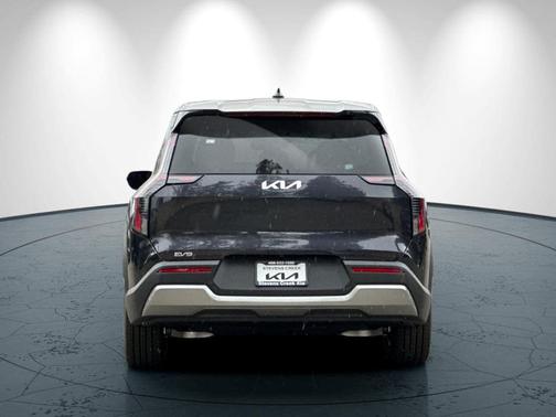 2026 Kia EV9 Light Short Range