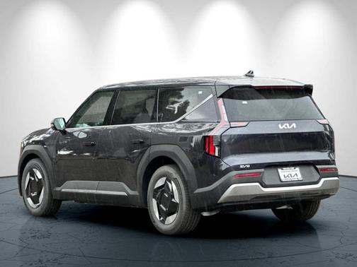 2026 Kia EV9 Light Short Range