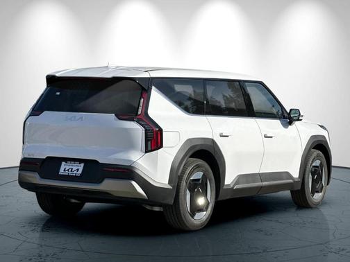 2026 Kia EV9 Light Long Range