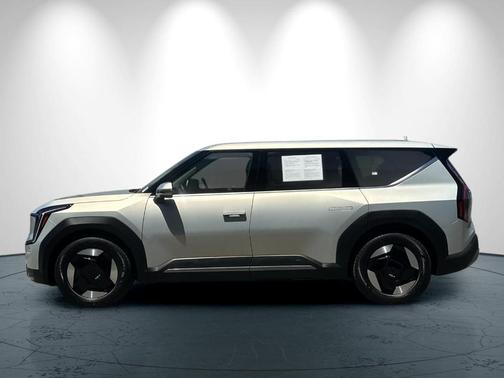 Ivory Silver 2024 Kia EV9 Light Long Range