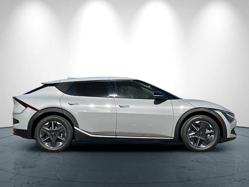 2025 Kia EV6 Light