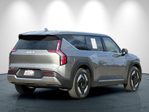 2024 Kia EV9 Light Long Range