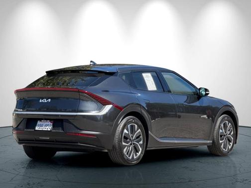 2022 Kia EV6 Light