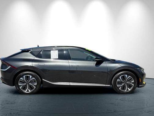 2022 Kia EV6 Light