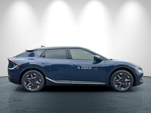 2025 Kia EV6 Light Long Range